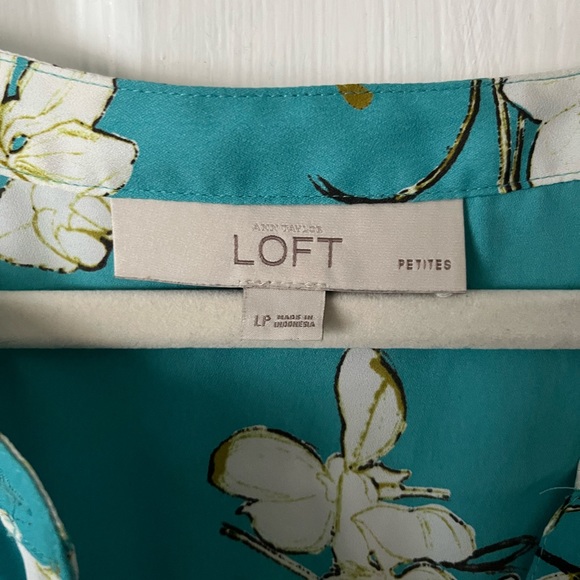 LOFT Large Petite (LP) Floral Blouse🤍 - Picture 3 of 7